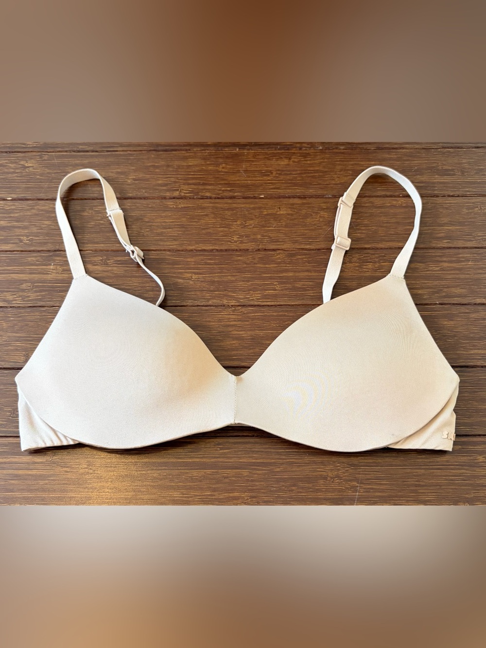 Skims Wireless Form T-Shirt Demi Bra Nude 32A Classic Casual Adjustable strap